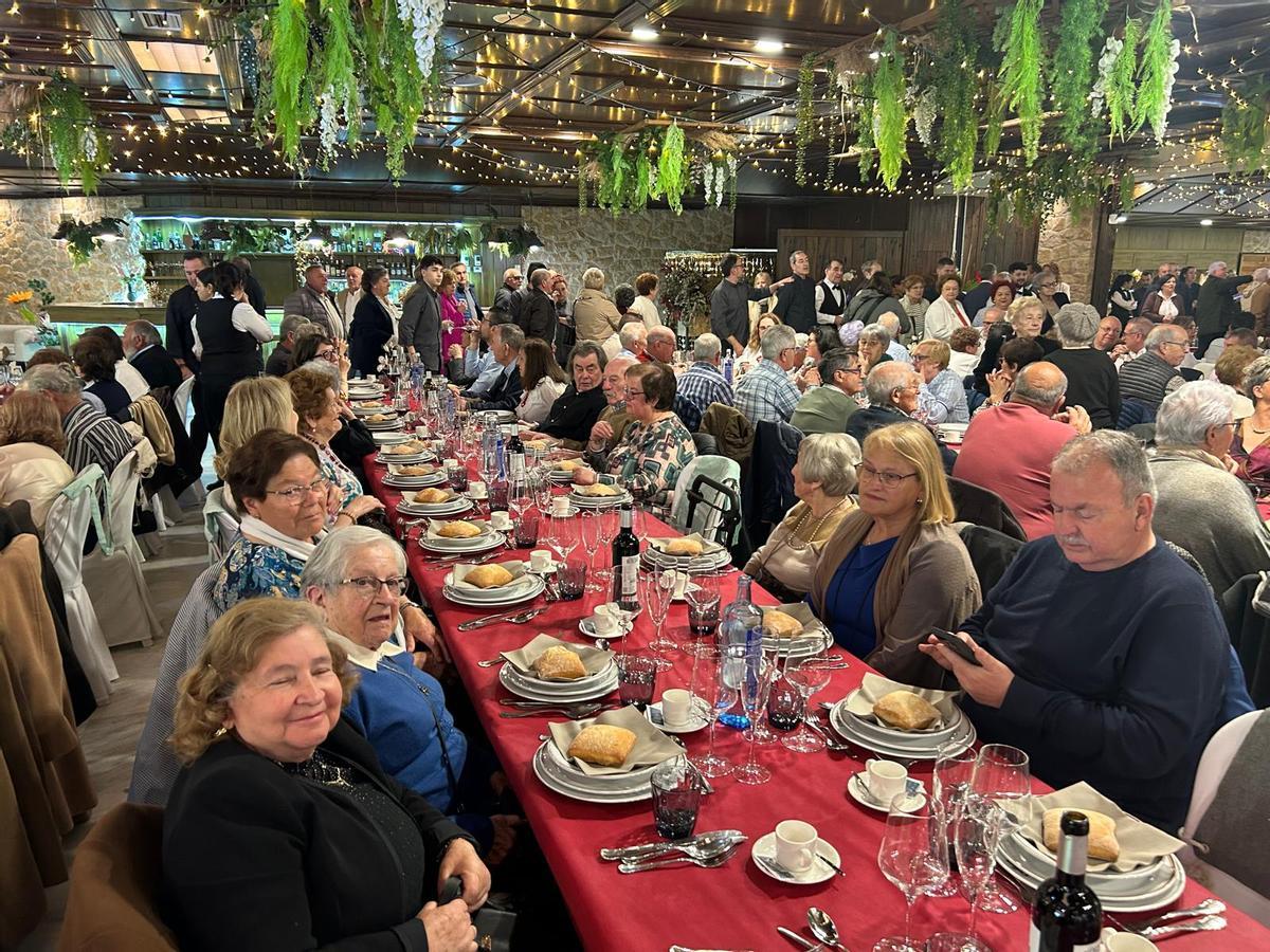EN IMÁGENES: Comida por San Isidro de los jubilados de Llanera