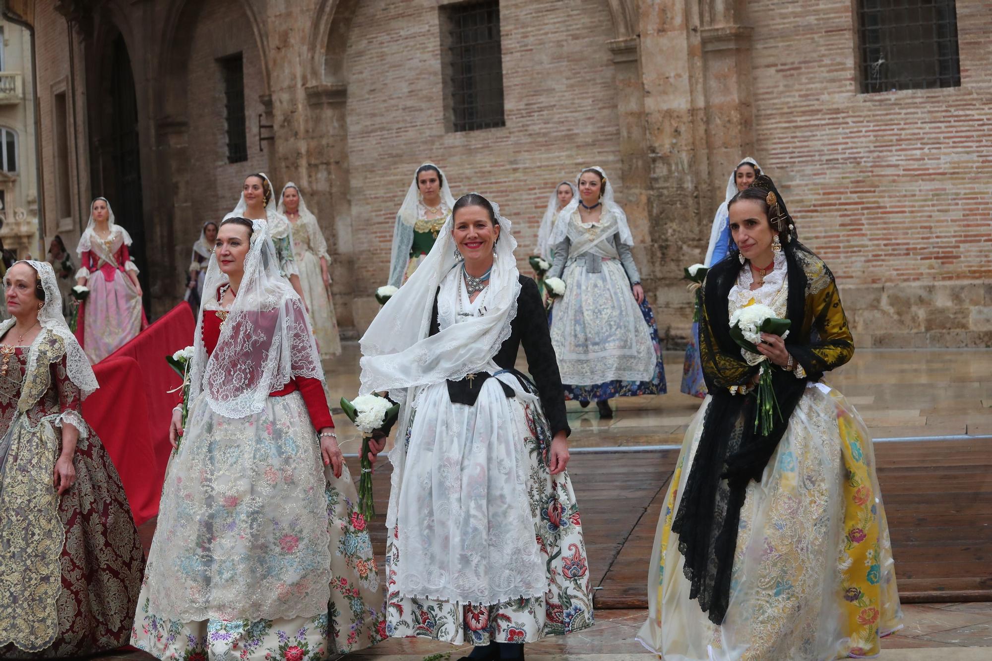 Búscate en el primer día de ofrenda por la calle de la Paz (entre las 15:30 a las 17:00 horas)