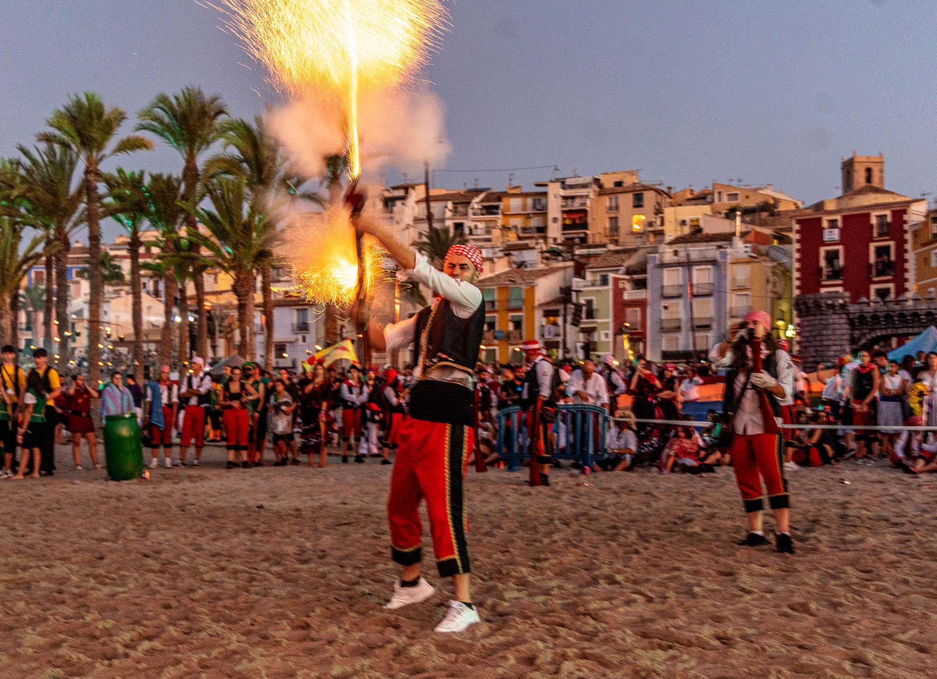 Las imágenes del Desembarco de los Moros y Cristianos de La Vila