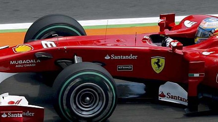 Fernando Alonso, ayer durante la carrera disputada en Valencia.