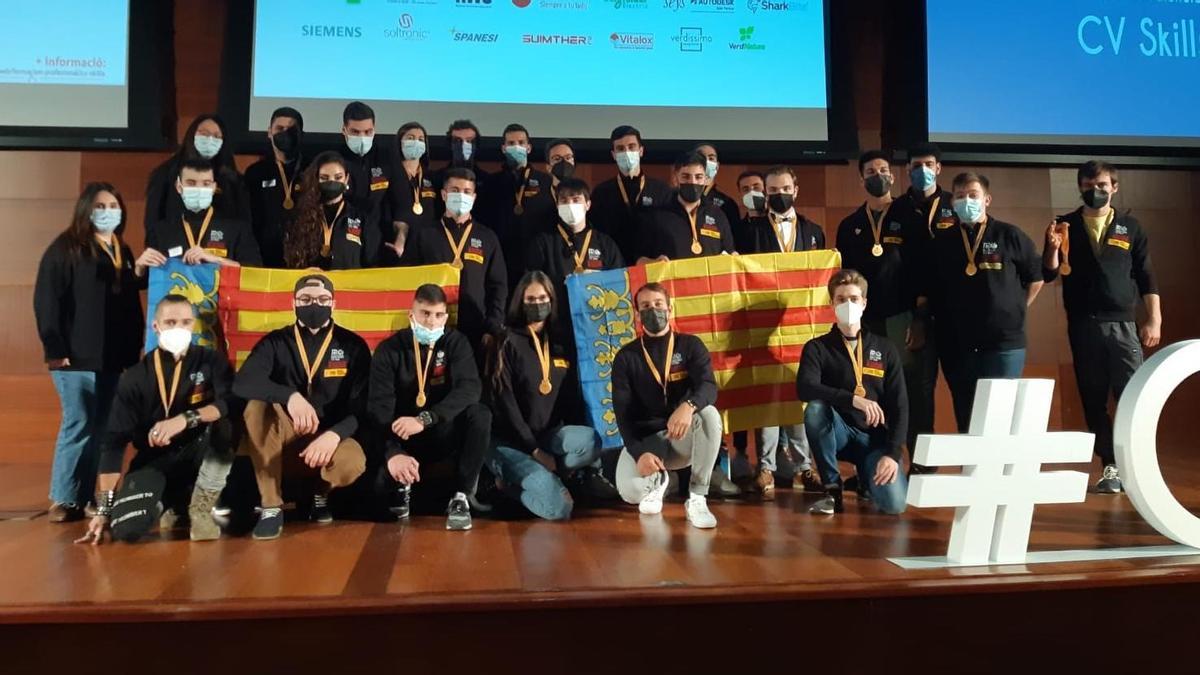 Los 28 medallistas de oro que conforman el equipo valenciano que participará en la próxima competición en Madrid.