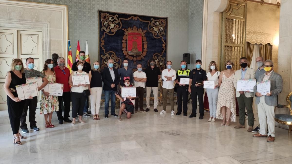 El Ayuntamiento de Alicante entrega a nueve ONG 11.700 euros de los beneficios del Carnaval Solidario