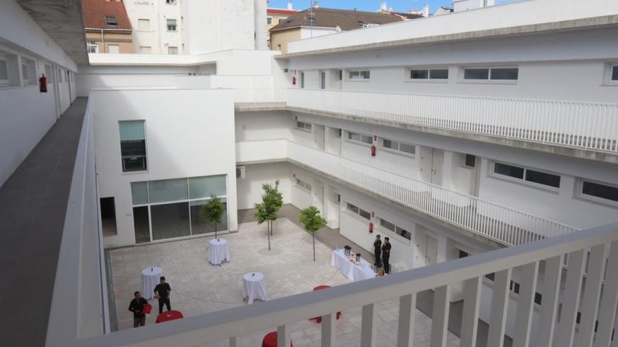 Patio de las nuevas viviendas del Centro de Envejecimiento Saludable.