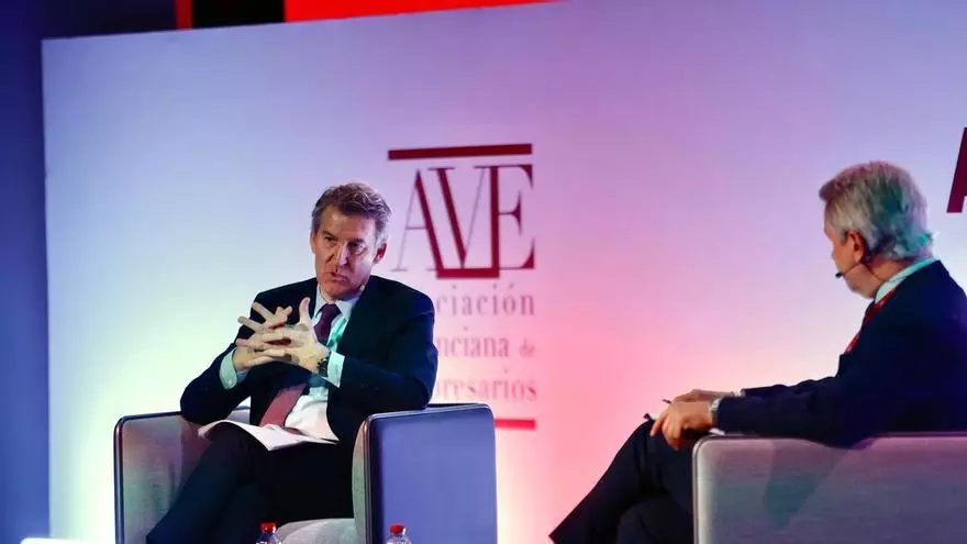 Alberto Núñez Feijoó participa en la asamblea de la Asociación Valenciana de Empresarios