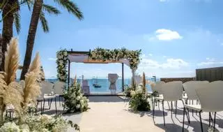 Una boda muy especial en primera línea de mar en Ibiza