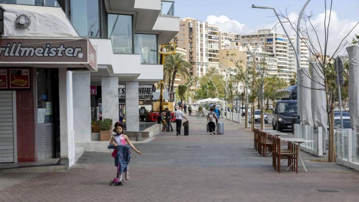 Los empresarios piden campañas de promoción para relanzar el Passeig Marítim.