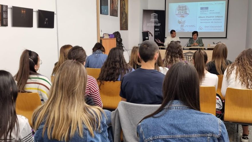 La UA lanza más de 300 actividades de divulgación científica para centros educativos y entidades de toda la provincia