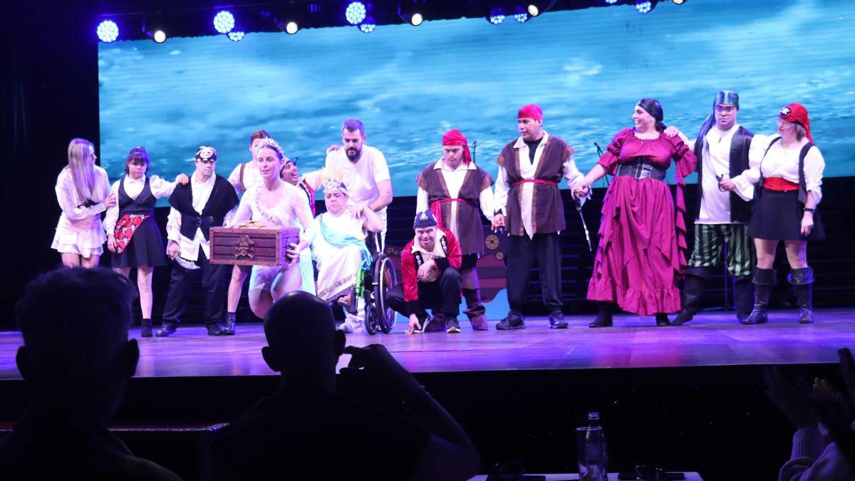 Alumnos de las asociaciones beneficiarias en una de sus actuaciones.