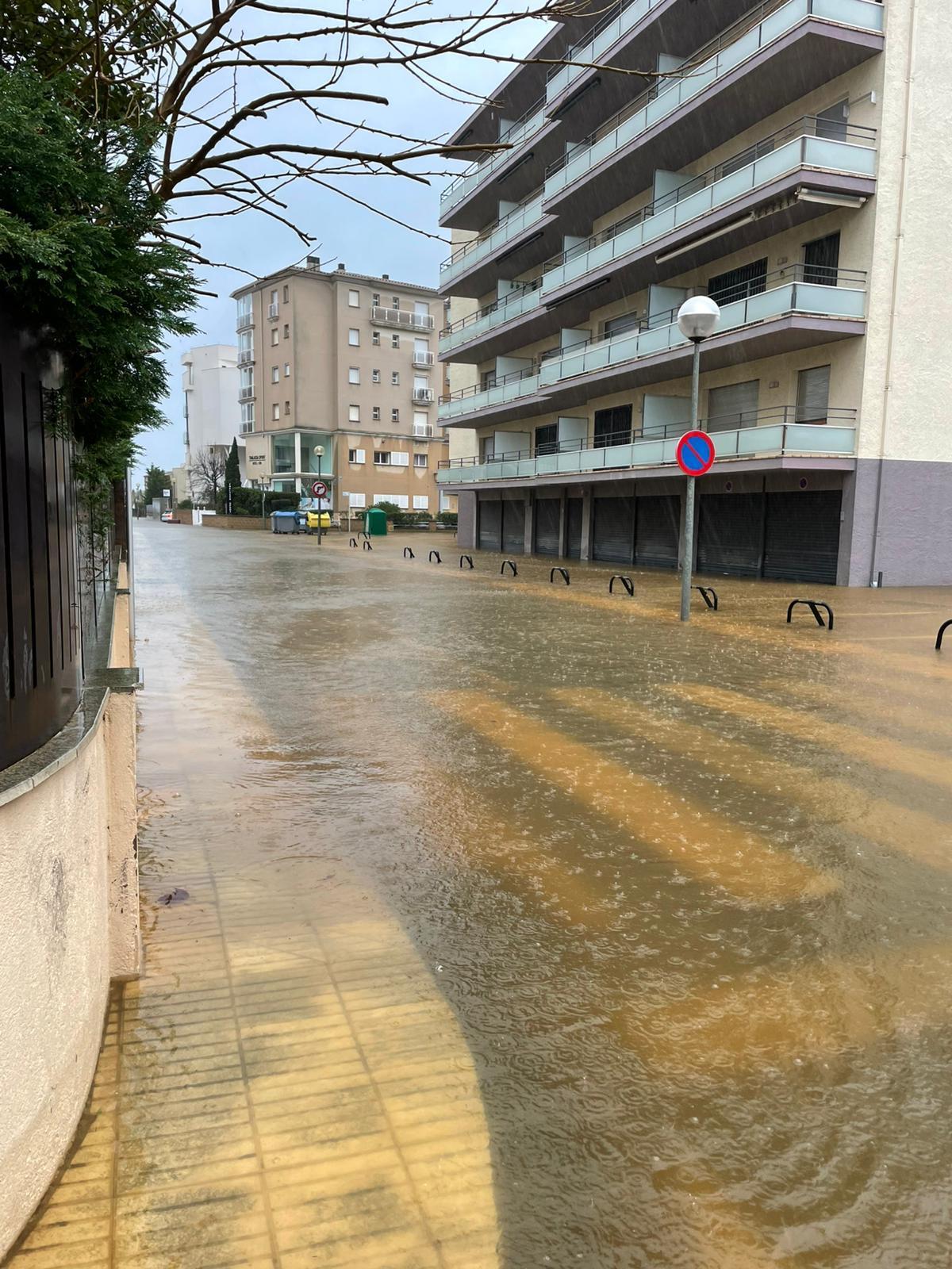 Els efectes de la llevantada a Roses aquest 20 de gener de 2026