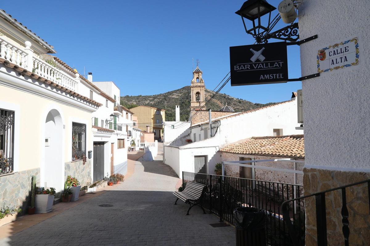 Vista de la entrada a un bar en Vallat, en Castellón.