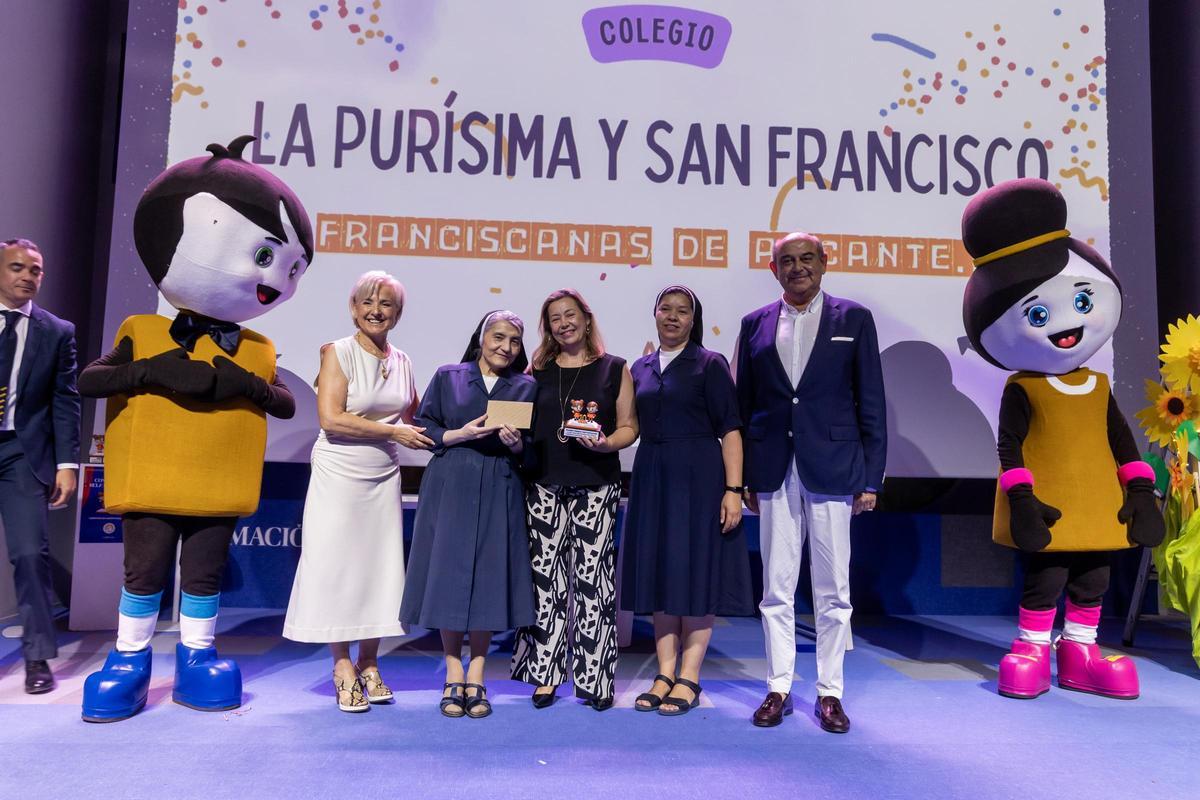 El colegio Franciscanas de Alicante se llevó el primer premio de mayor participación.