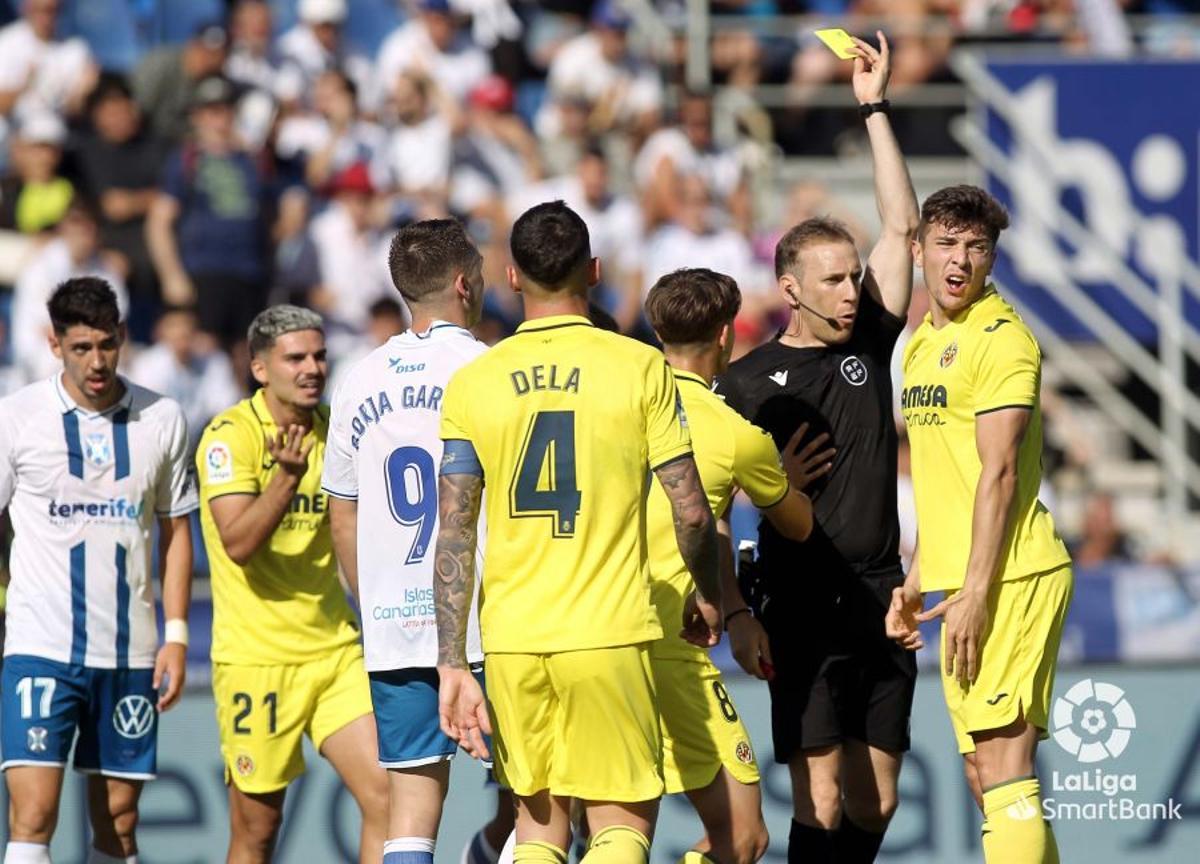 Indignación en los jugadores del Villarreal B con la actuación arbitral de Sánchez López.