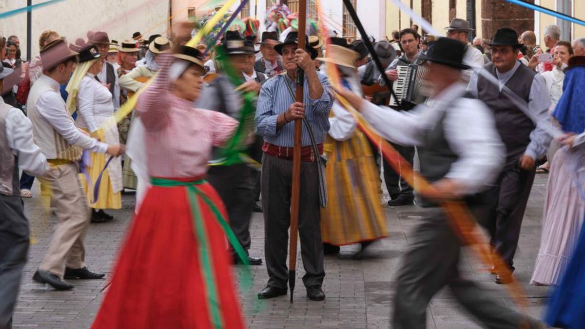 Aguere baila al ritmo de las danzas tradicionales