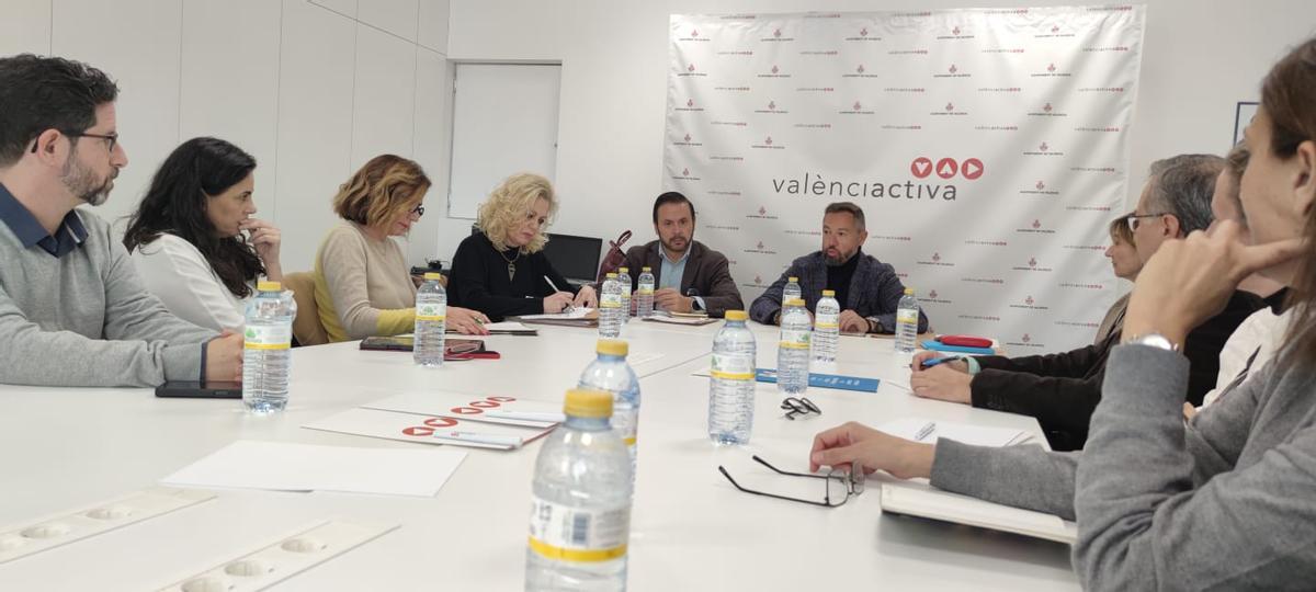 Reunión con los colegios profesionales de València.