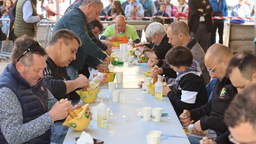 El Concurso de Alioli Ciutat de Castellón reúne a más de cincuenta participantes en su XV edición