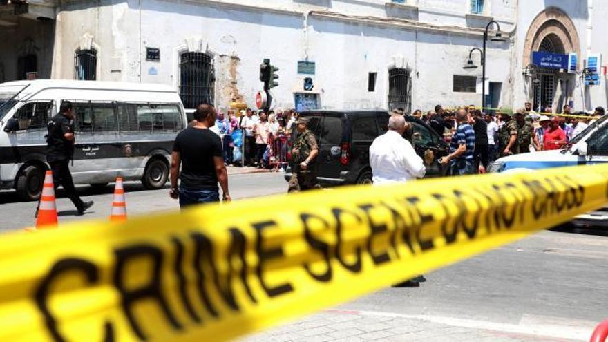 Un doble atentado suicida en Túnez deja al menos un muerto