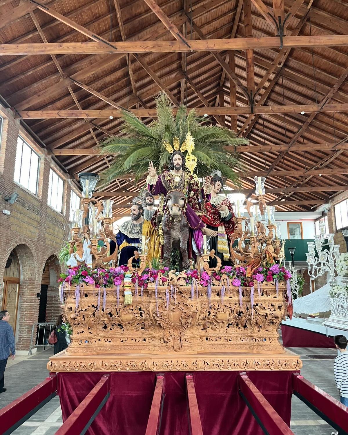 Trono del Cristo de la cofradía Pollinica y Rocío de Vélez Málaga.