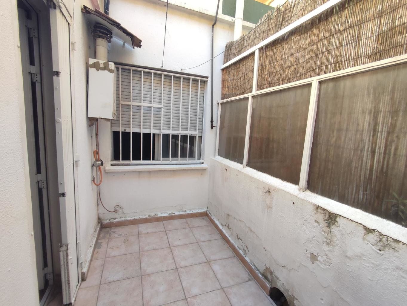 Piso en la calle Pintor Rafael Solbes por 64.000€