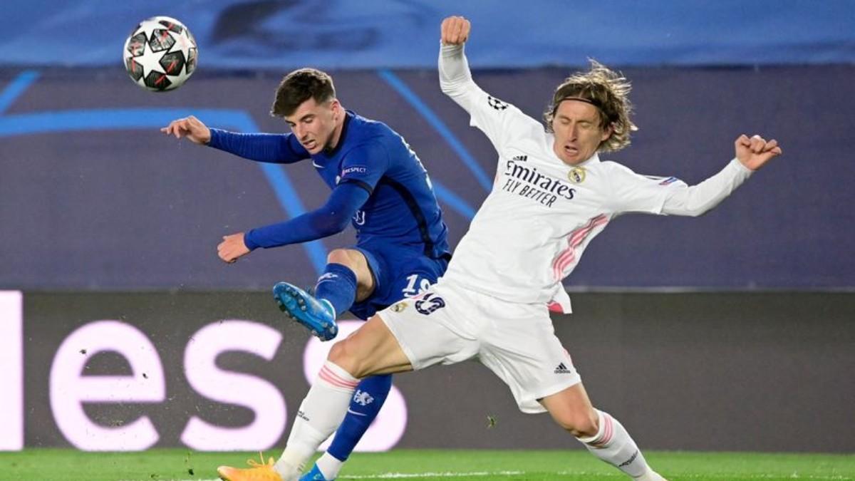 Modric y Mount en el encuentro de semifinales de Champions