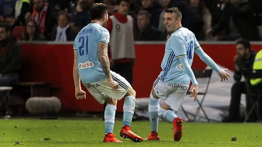 Aspas y Planas celebran el gol del empate. // Efe