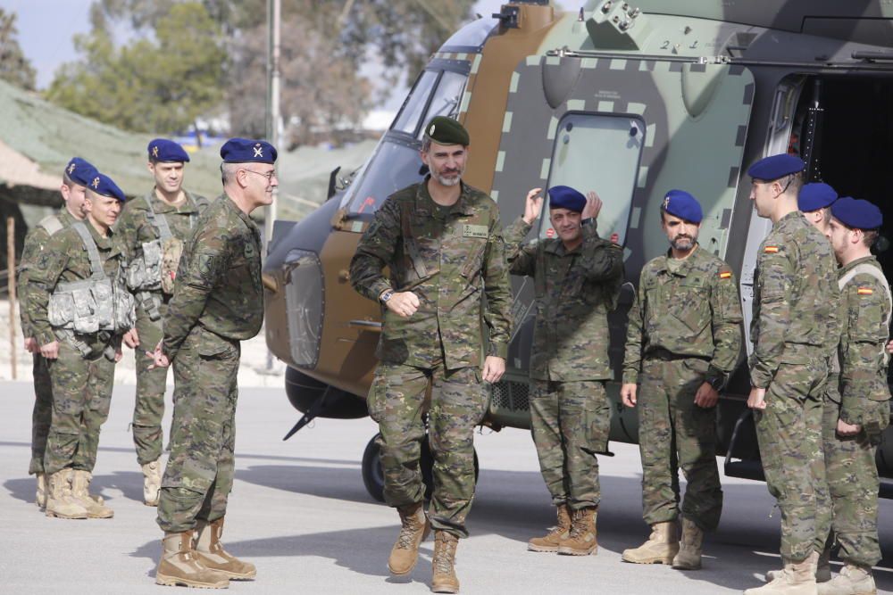 El Rey Felipe VI sigue desde Alicante varias maniobras del Mando de Operaciones Especiales