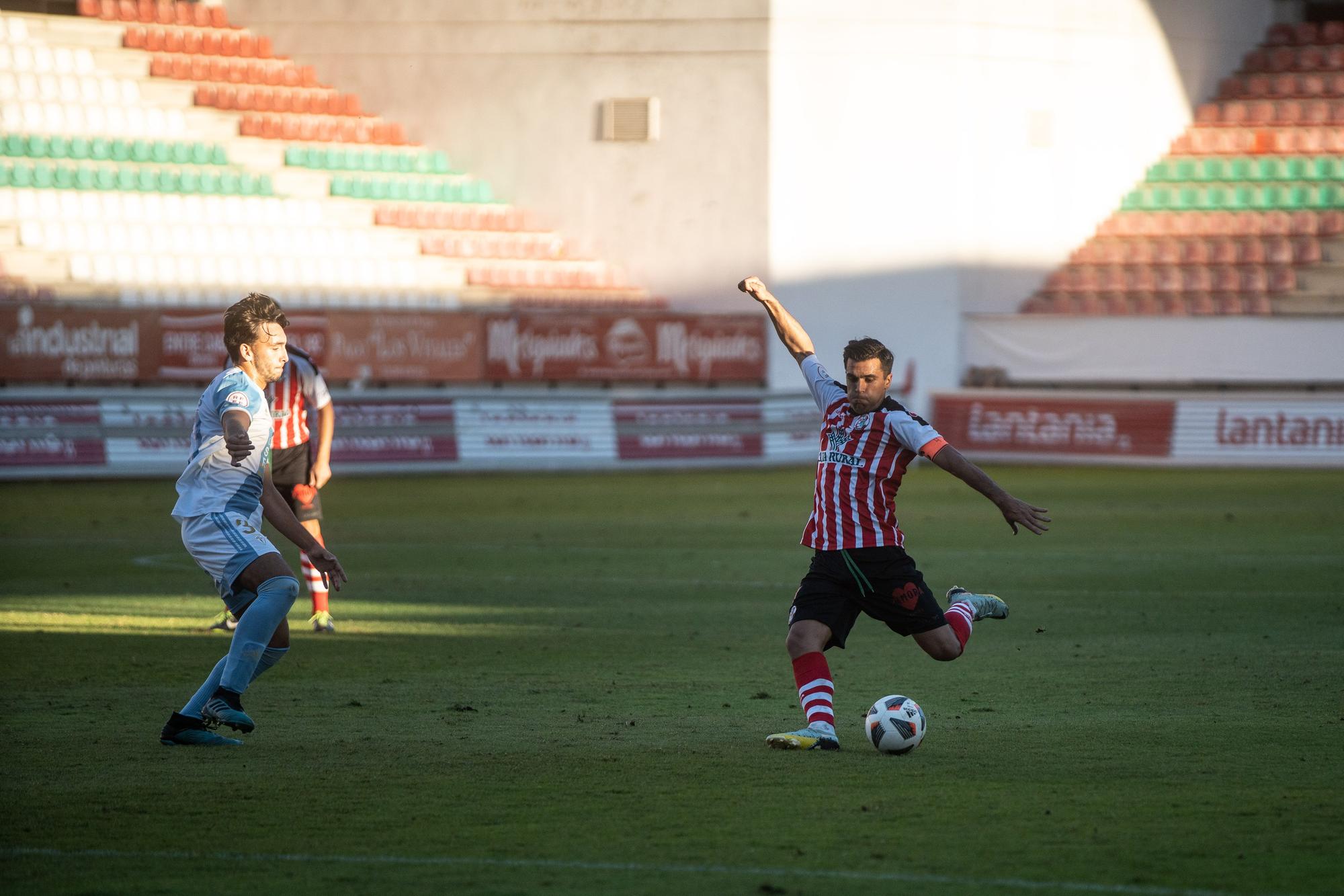 GALERÍA | Las mejores imágenes de la derrota del Zamora CF ante la SD Compostela