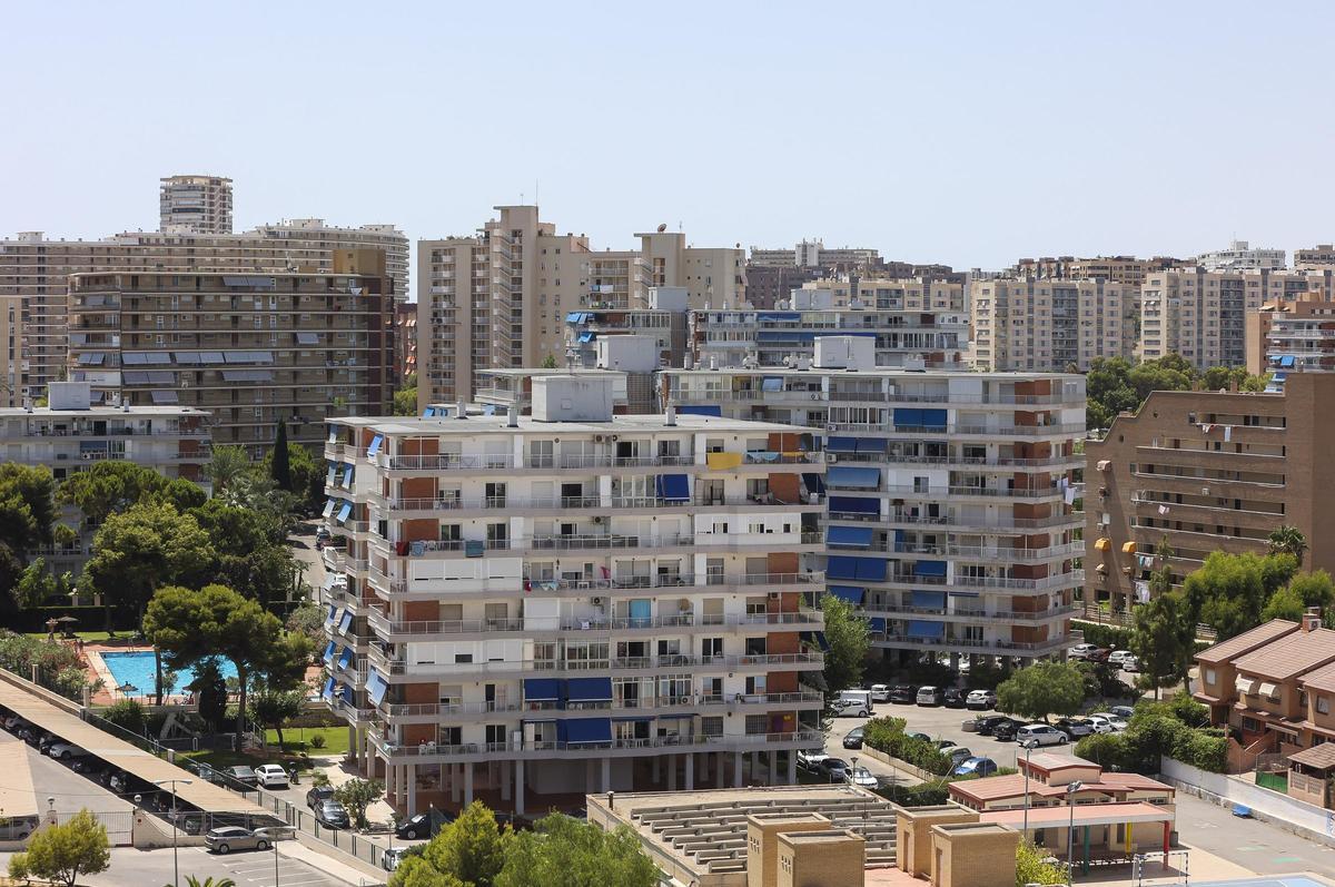 Grupo de apartamentos en la Playa de San Juan.