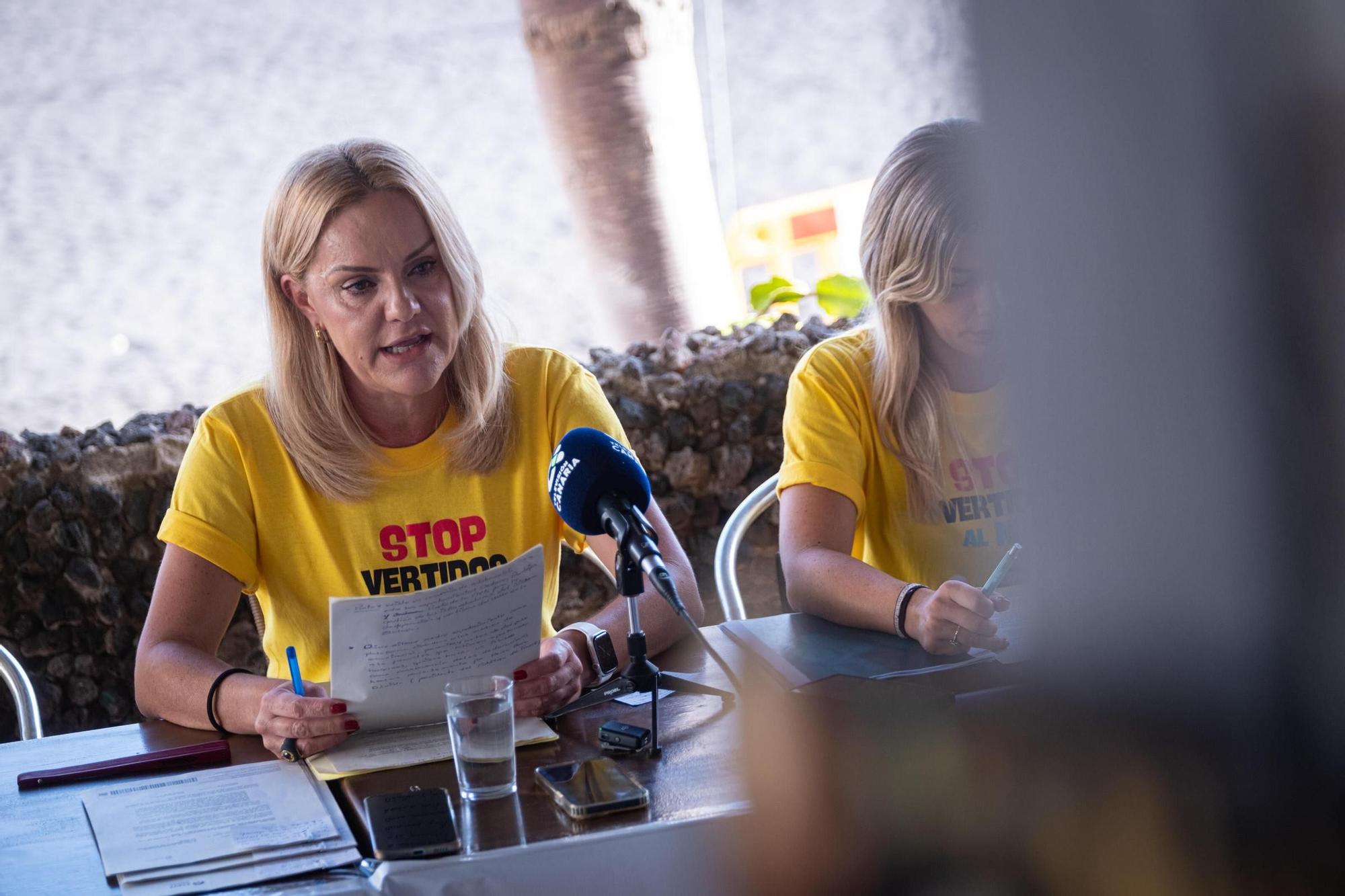 Vecinos y empresarios de Punta Brava muestran las irregularidades que han provocado el cierre de Playa Jardín