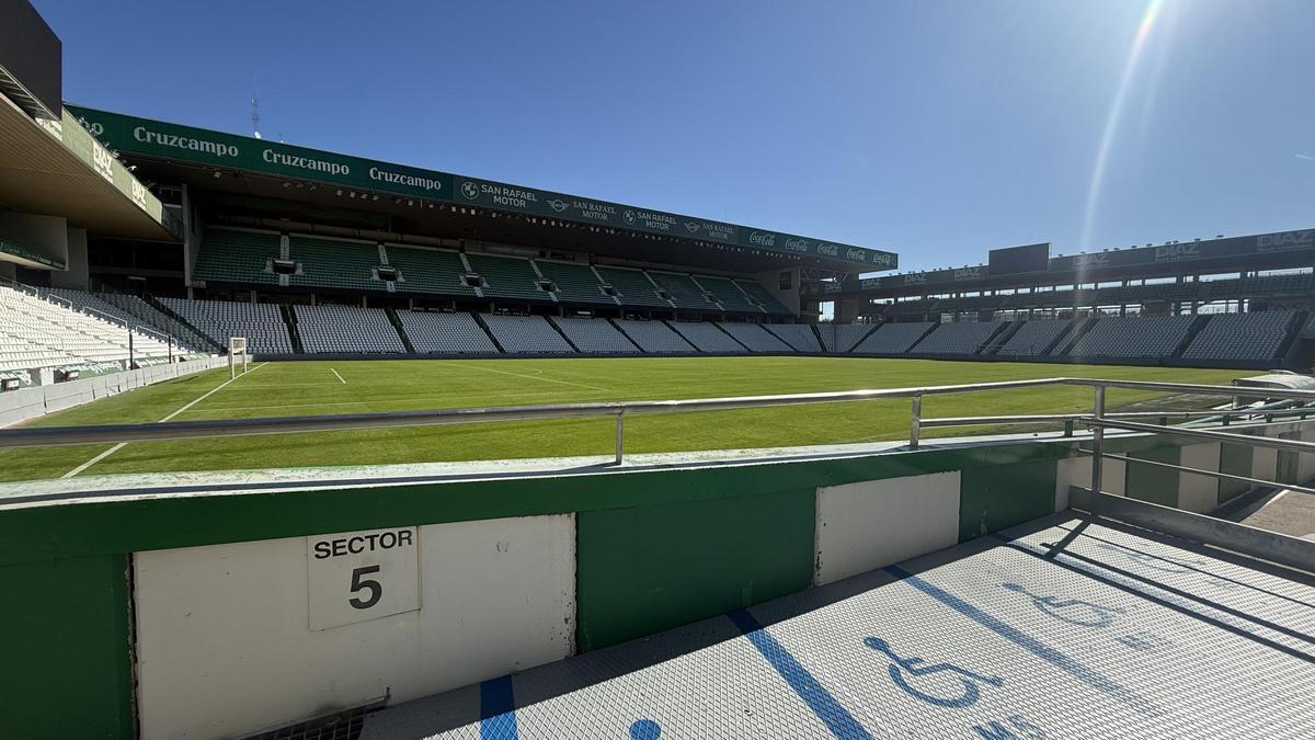 Los accesos para personas de movilidad reducida en la Tribuna de El Arcángel.