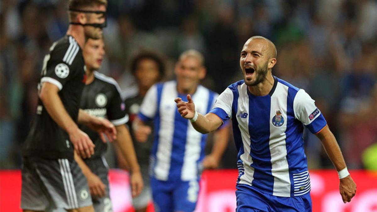 El jugador del Oporto Andre Andre, celebrando un tanto ante el Chelsea 