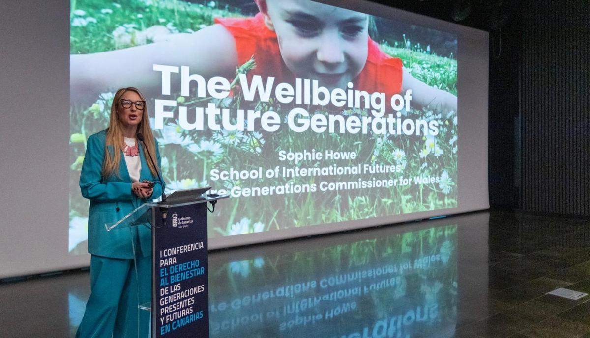 Sophie Howe en su ponencia sobre el Decreto