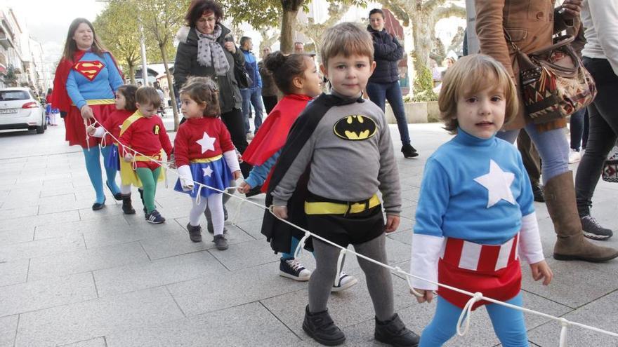 Pequeños superhéroes en el carnaval de Bueu. // S. Álvarez