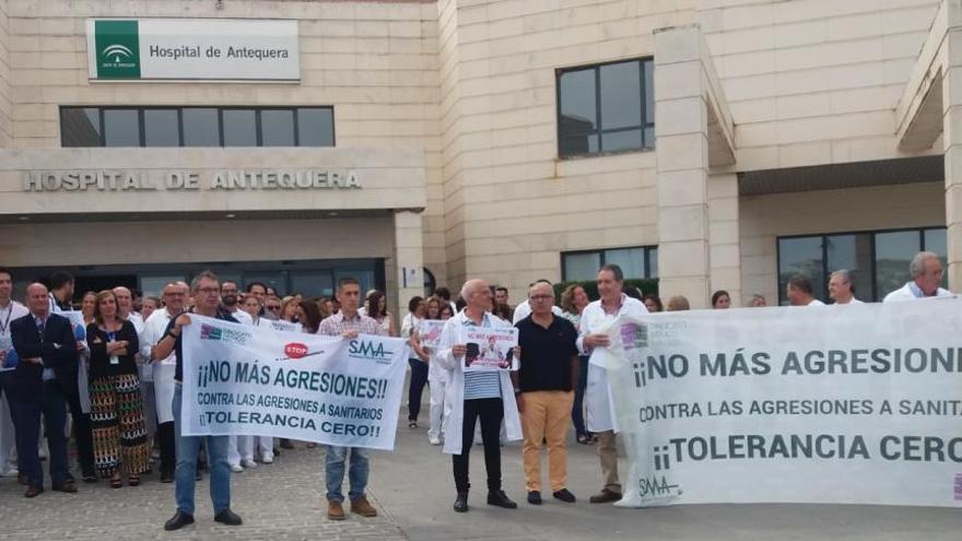 Un paciente insulta y amenaza a tres médicos en Antequera