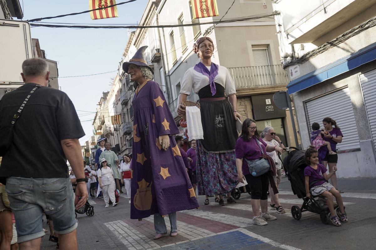 SANT VICENÇ DE CASTELLET . FESTA MAJOR XXXII TROBADA GEGANTS . ESBART ESCOLA DE DANSA . PIKBE PELS CARERS . CERCAVILA