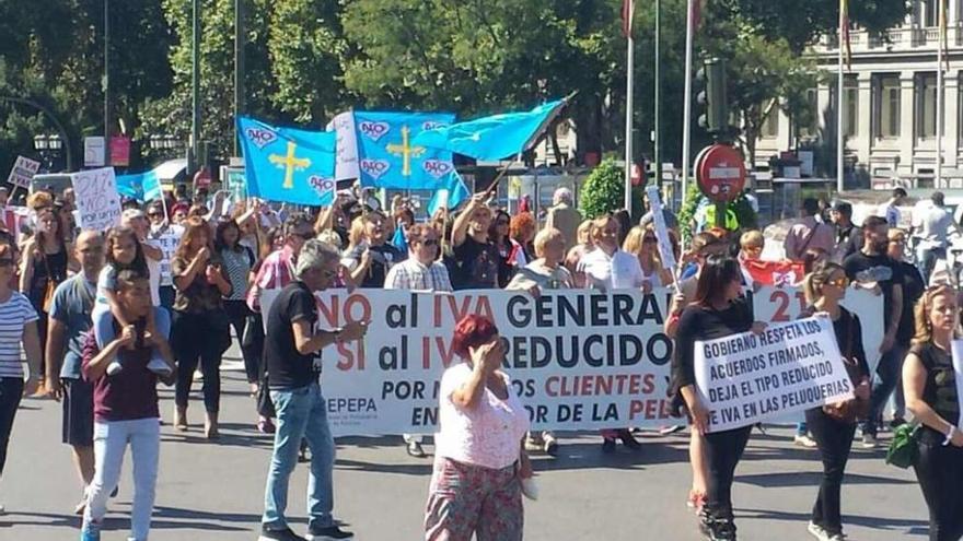 Los peluqueros asturianos, de protesta en Madrid