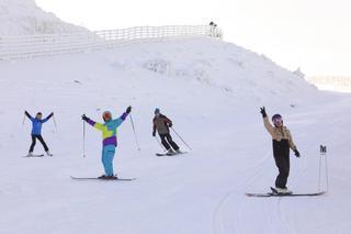 Crónica del primer día de esquí en Pajares: mil esquiadores y "muchas ganas"