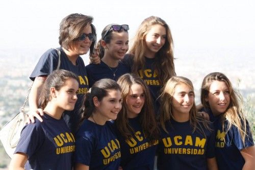 Ofrenda floral de los equipos de la UCAM en la Fuensanta