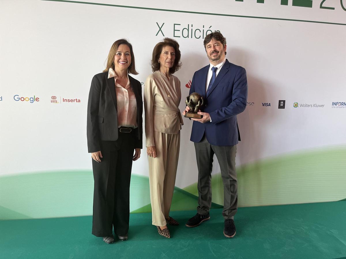 La presidenta de #CAEB y vicepresidenta de cepyme, Carmen Planas, ha asistido a la entrega de los X Premios CEPYME 2023 en una gala presidida por S.M. el Rey Felipe VI en el Museo Reina Sofía.
