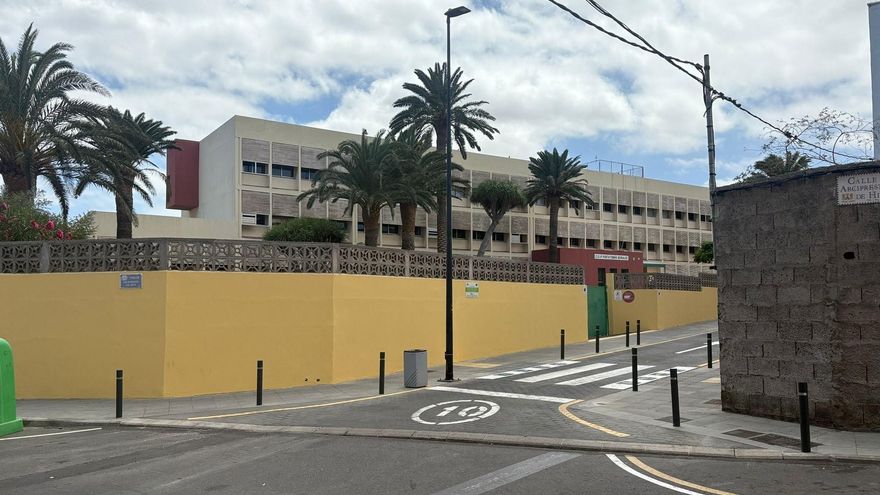 Una inundación pone en peligro el curso en el CEIP Tomás Morales