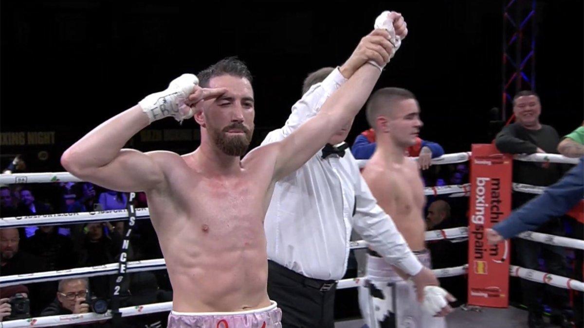 Sandor Martín, celebrando su triunfo ante Hughes