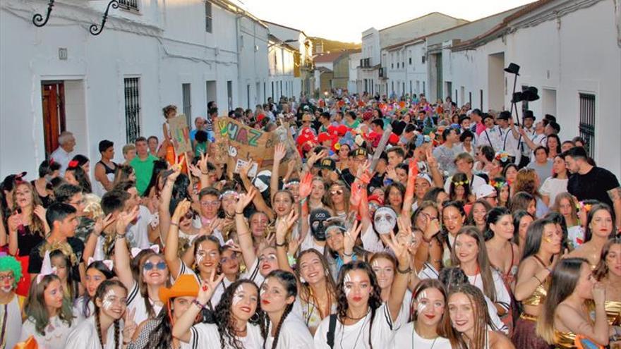 Los monesterienses gritan «¡Viva el Carnaval! y más aún en verano»