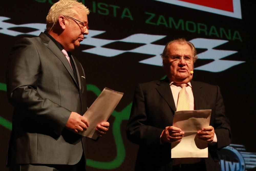 Homenaje de la AMZ a los motoristas fallecidos