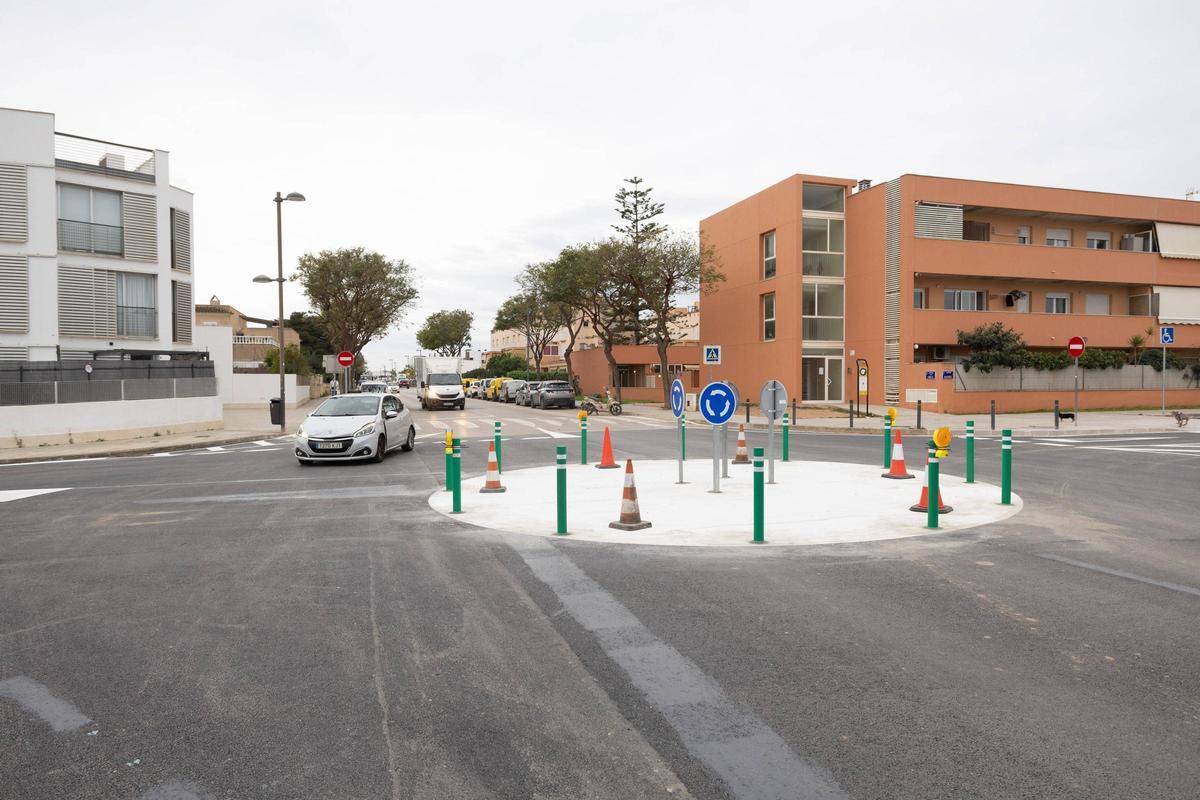 Una imagen de la rotonda, en la intersección entre la calle es Cubells y la calle Aubarca.
