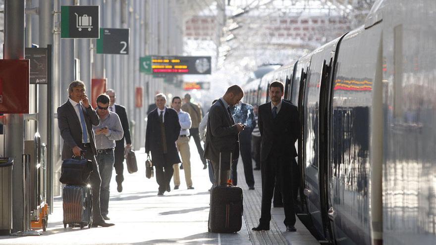 El AVE de Málaga a Madrid transporta una media de dos millones de personas al año.