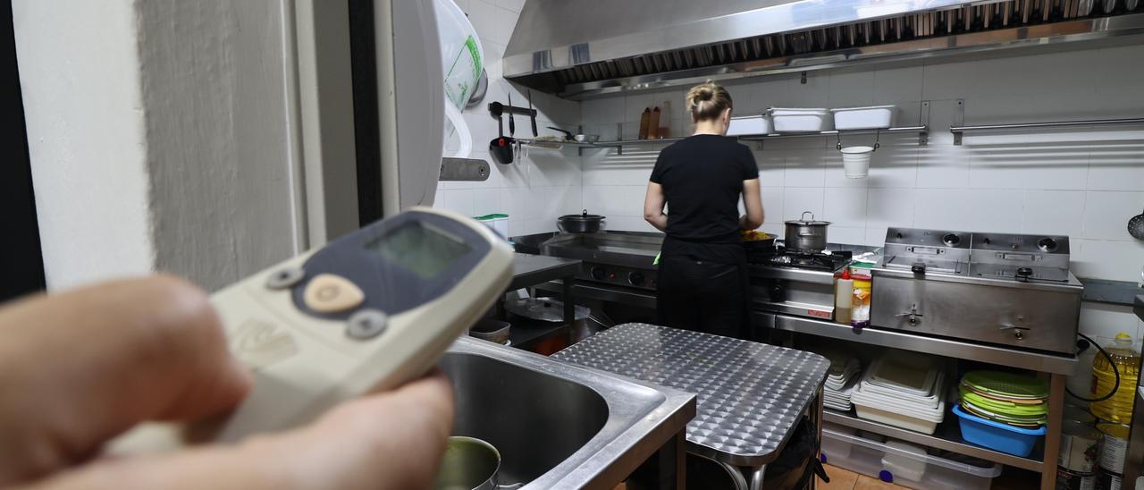 Las cocinas de restaurantes podrán estar a 25 grados