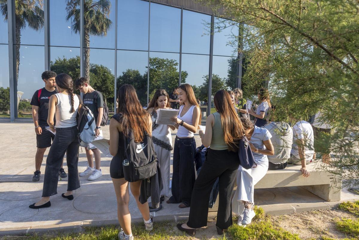 Arrancan los exámenes de la EBAU 2026 en el Auditorio de Torrevieja
