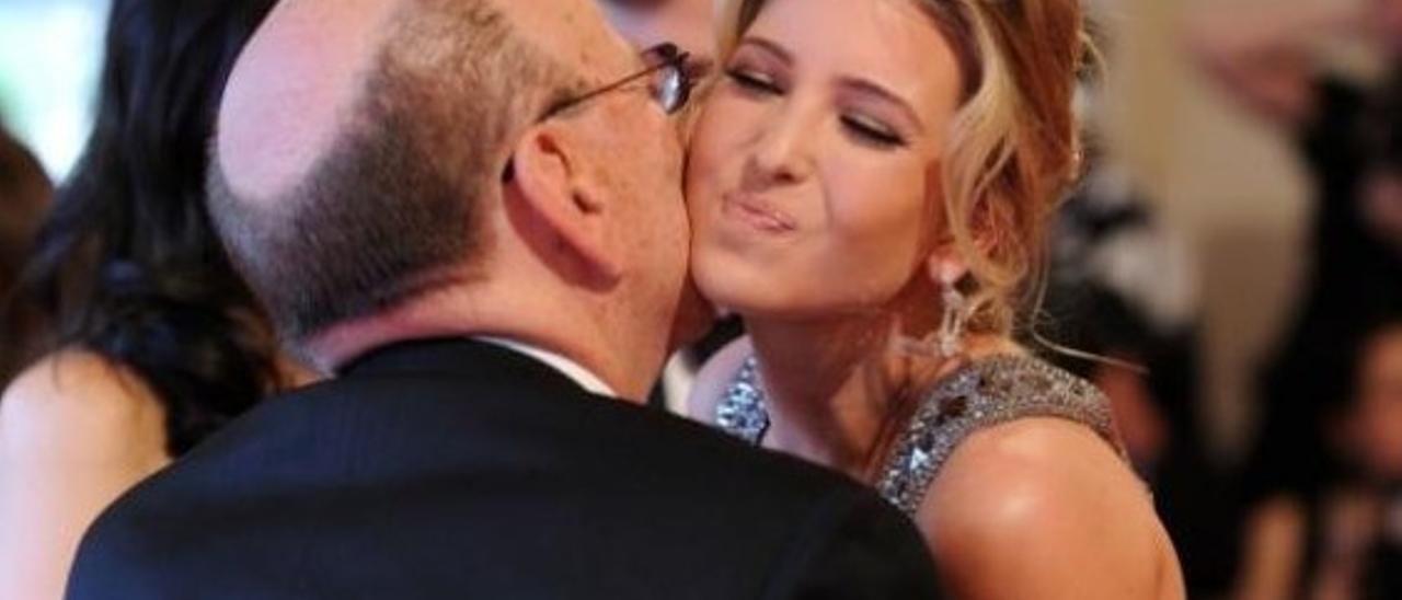 Beso de Rupert Murdoch a Ivanka Trump