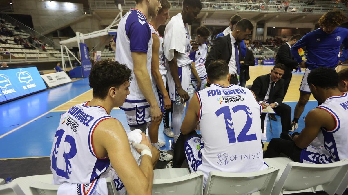 Los jugadores del HLA reciben instrucciones de Pérez Caínzos