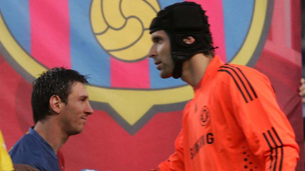 Cech mantuvo muchos duelos con Messi