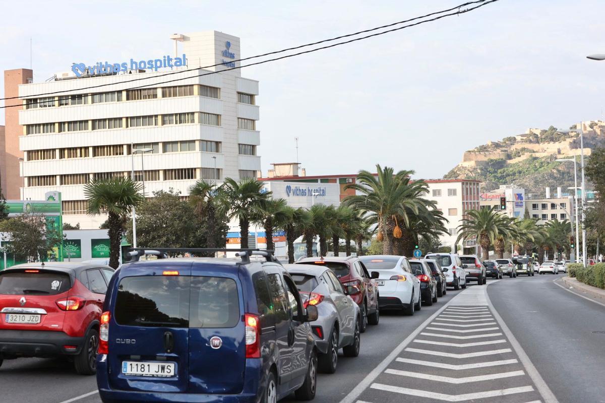 Atascos en el primer día de colegio en Alicante